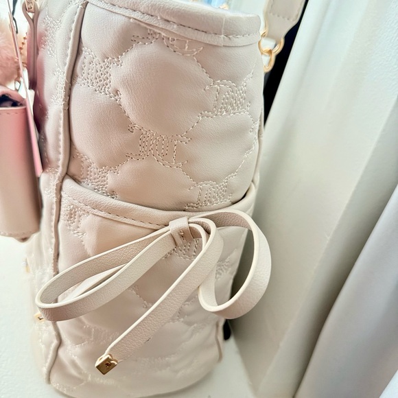 Juicy Couture Quilted Cream Bag + Pouch – Gold Chain, Pom-Pom Charm, NWT - Picture 4 of 8